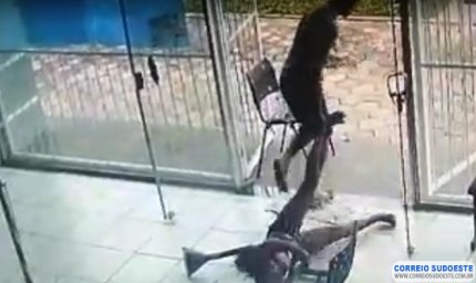 GUARDA MUNICIPAL PRENDE AGRESSOR DE MULHER  EM POSTINHO