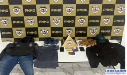 Suspeitos de furto em loja de chocolates fogem da PM em Guaxupé