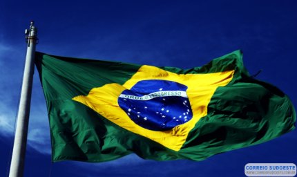 Comissão torna obrigatório juramento diário à bandeira do Brasil no ensino médio e fundamental