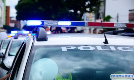 JOVEM É AGREDIDA DURANTE ROUBO DE MOTO E PM PRENDE UM DOS AUTORES