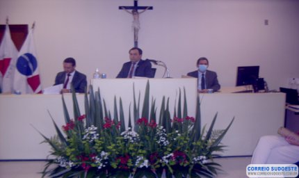 Pesquisador e historiador homenageia direção da OAB