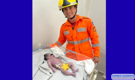 Bombeiros auxiliam parto dentro da viatura em Paraíso
