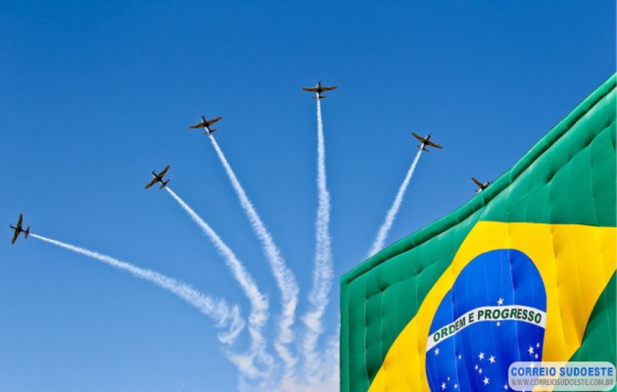Ingressos para o Domingo Aéreo da Esquadrilha da Fumaça já estão disponíveis