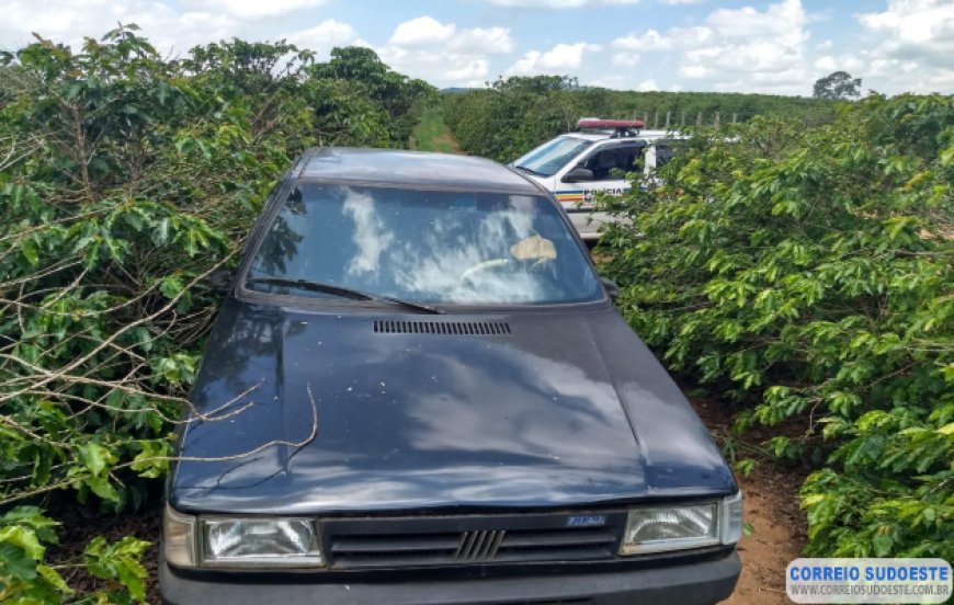 PM localiza veículo no meio de cafezal