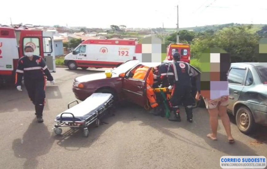 Acidente em cruzamento deixa cinco feridos leves