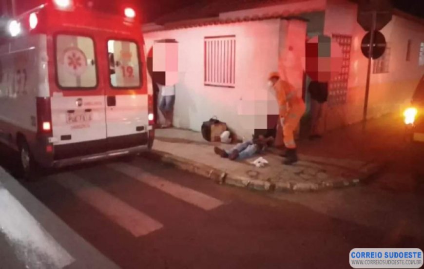 Batida entre carro e moto em Guaxupé