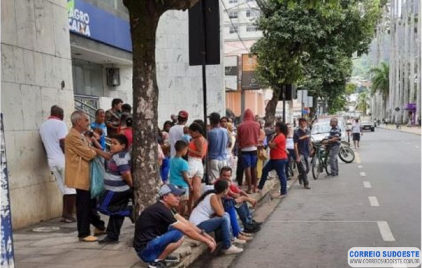 Procon-MG multa Caixa por filas extensas em agência de Caratinga
