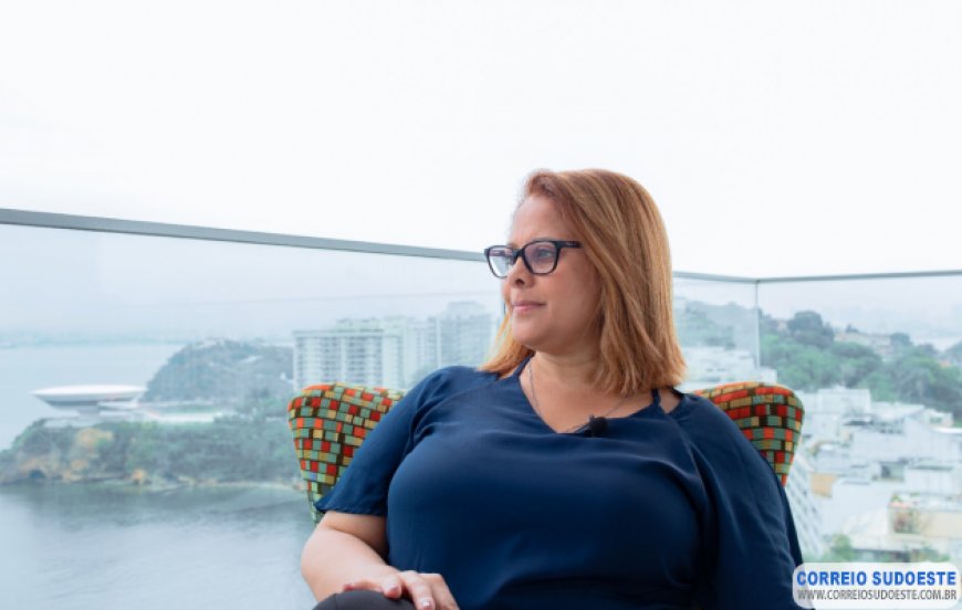 SOFRENDO COM A SÍNDROME DA MULHER MARAVILHA