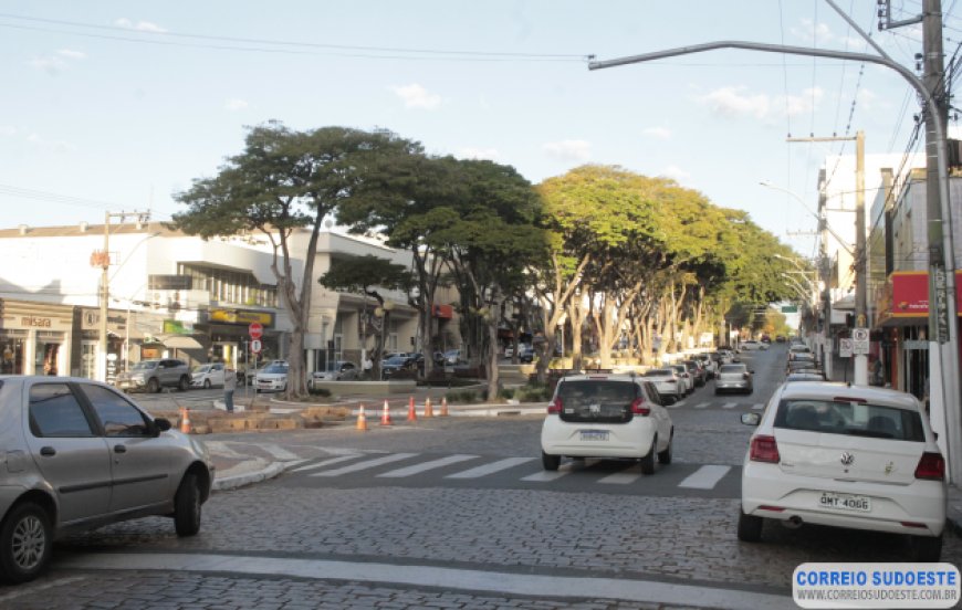 ACIG TENTA, SEM SUCESSO, QUE COMÉRCIOS FUNCIONEM EM FERIADOS
