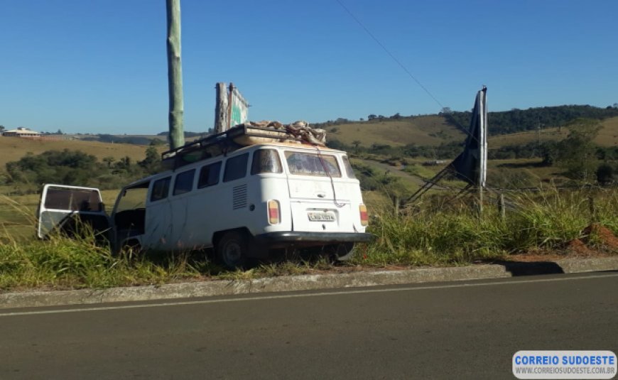 VEÍCULO FURTADO É ENCONTRADO EM RODOVIA