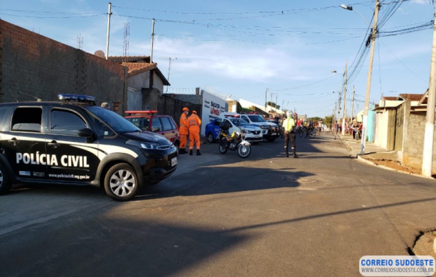 SUCATEIROS SÃO INTERDITADOS EM AÇÃO POLICIAL