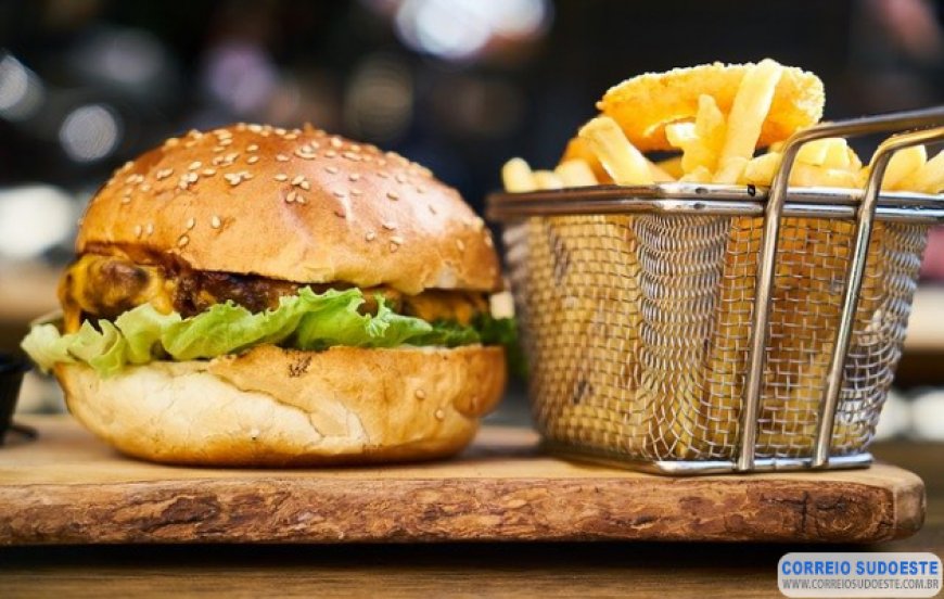 EMPREGADA OBRIGADA A COMER SANDUÍCHE COMO REFEIÇÃO DURANTE O HORÁRIO DE TRABALHO SERÁ INDENIZADA