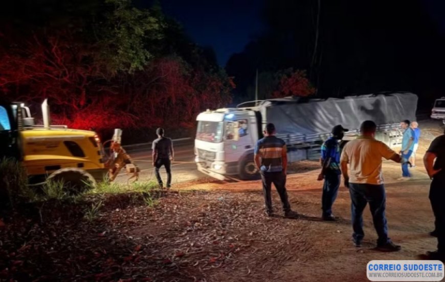 Caminhoneiro e ajudante de Guaxupé feitos reféns em tentativa de roubo de carga de cobre