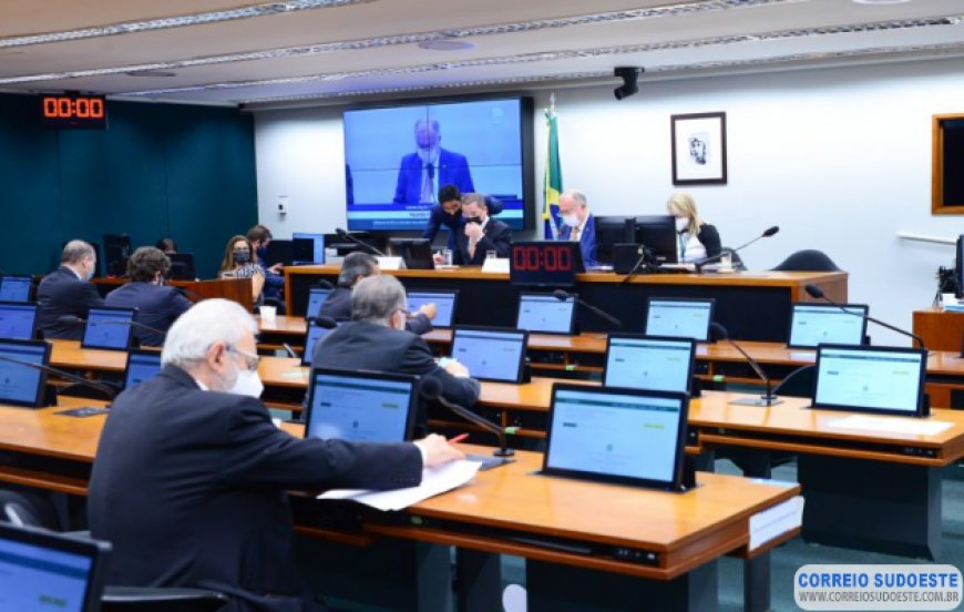 Conselho de Ética instaura processos contra seis deputados