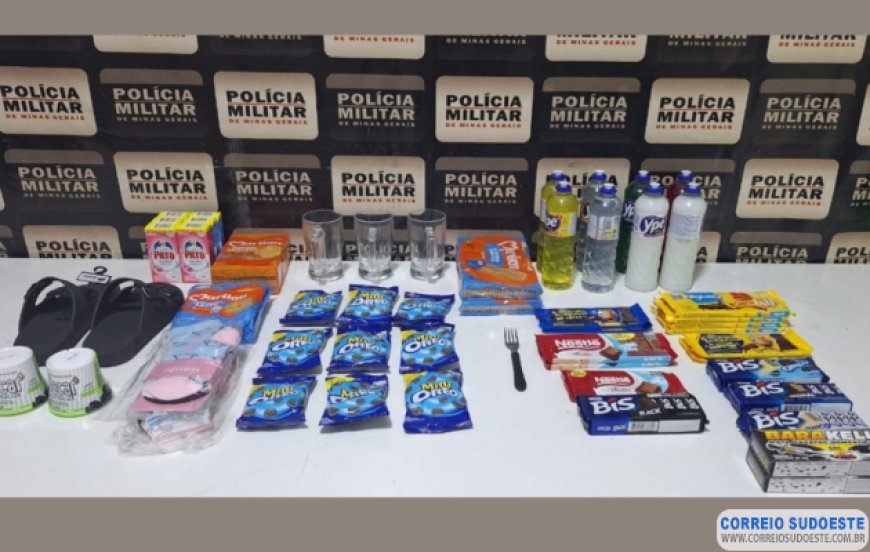 Funcionária de supermercado é flagrada furtando produtos