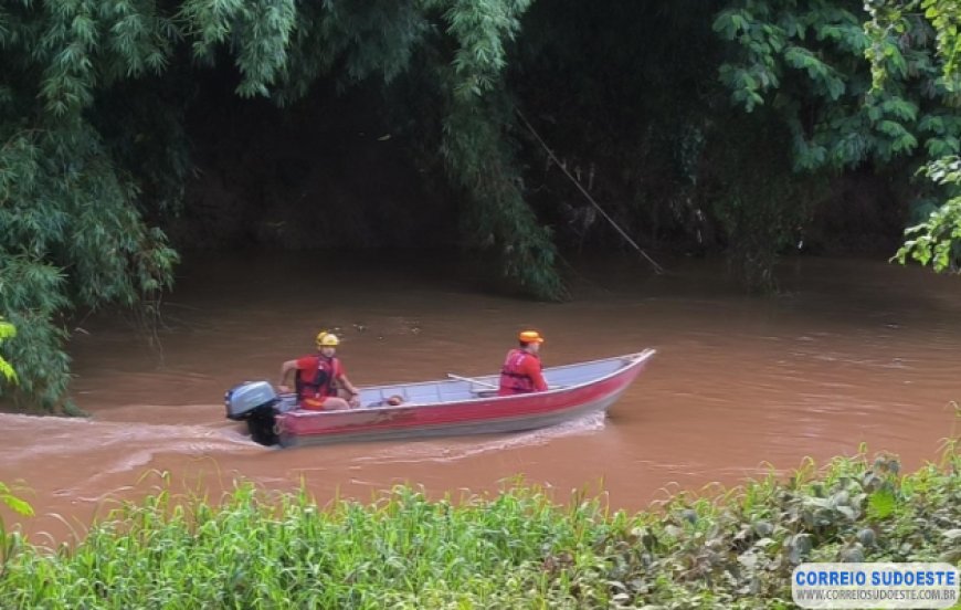 Corpo de Bombeiros localiza vítima de afogamento no Rio Sapucaí em Itajubá