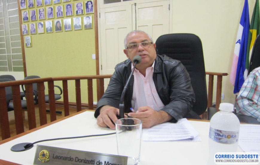 VEREADOR LÉO MORAES USA TRIBUNA DA CÂMARA PARA FAZER DESAGRAVO AO CORREIO SUDOESTE