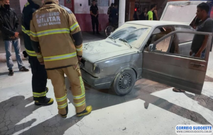 CARRO PEGA FOGO NA GRANDE AVENIDA