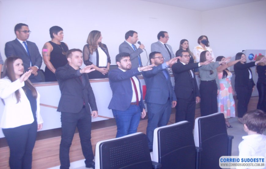 Presidente nacional da OAB homenageia ex-diretores da subseção de Guaxupé