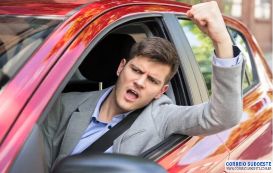 Comissão aprova punição para motorista que fizer gesto obsceno no trânsito
