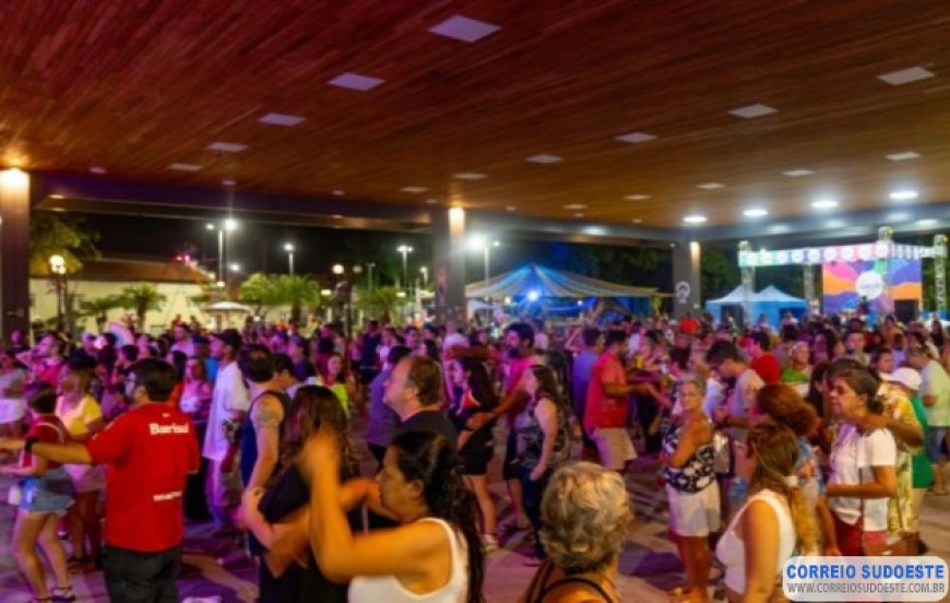 Carnaval de Guaxupé trouxe música, alegria e samba no pé