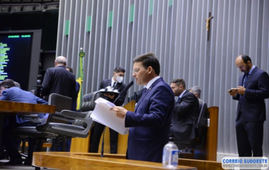 Câmara aprova MP que cria benefício extra a quem recebe o Auxílio Brasil