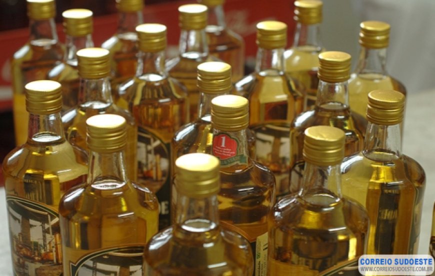 Produção regular de cachaça ganha reforço com acordo firmado entre Instituto Mineiro de Agropecuária e Secult