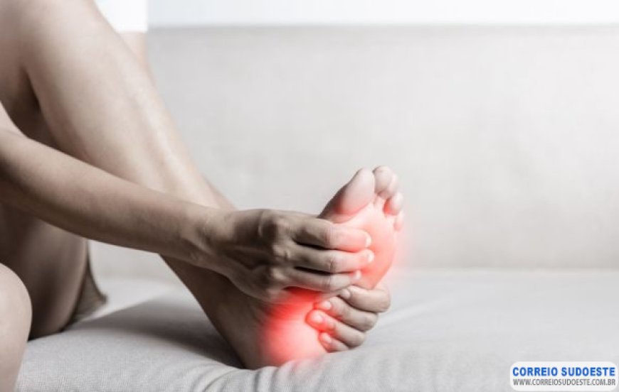 Sua dor nos pés têm relação com mudança de tempo? Entenda o porquê