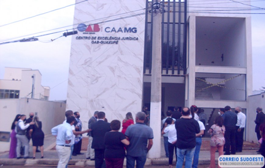 OAB GUAXUPÉ REALIZA DESCERRAMENTO DA PLACA DE INAUGURAÇÃO DO CENTRO DE EXCELÊNCIA JURÍDICA