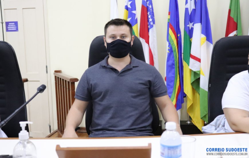 VEREADOR DIZ QUE OBRA DO BANHEIRO PÚBLICO É MOTIVO DE “CHACOTA”