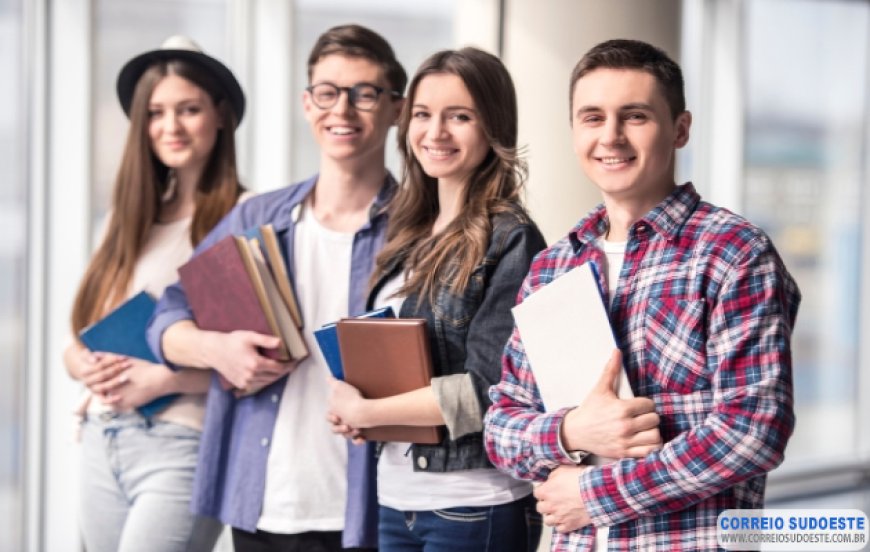 Minas tem novas leis sobre saúde do estudante e cuidado com pessoas idosas