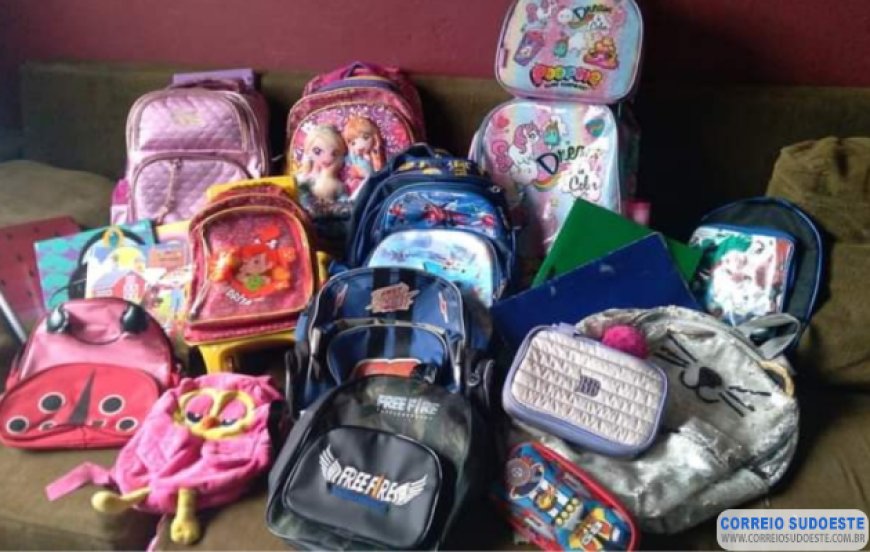 Amigos se unem para recolherem materiais escolares sem uso