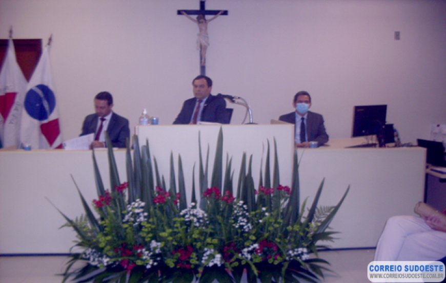 Pesquisador e historiador homenageia direção da OAB
